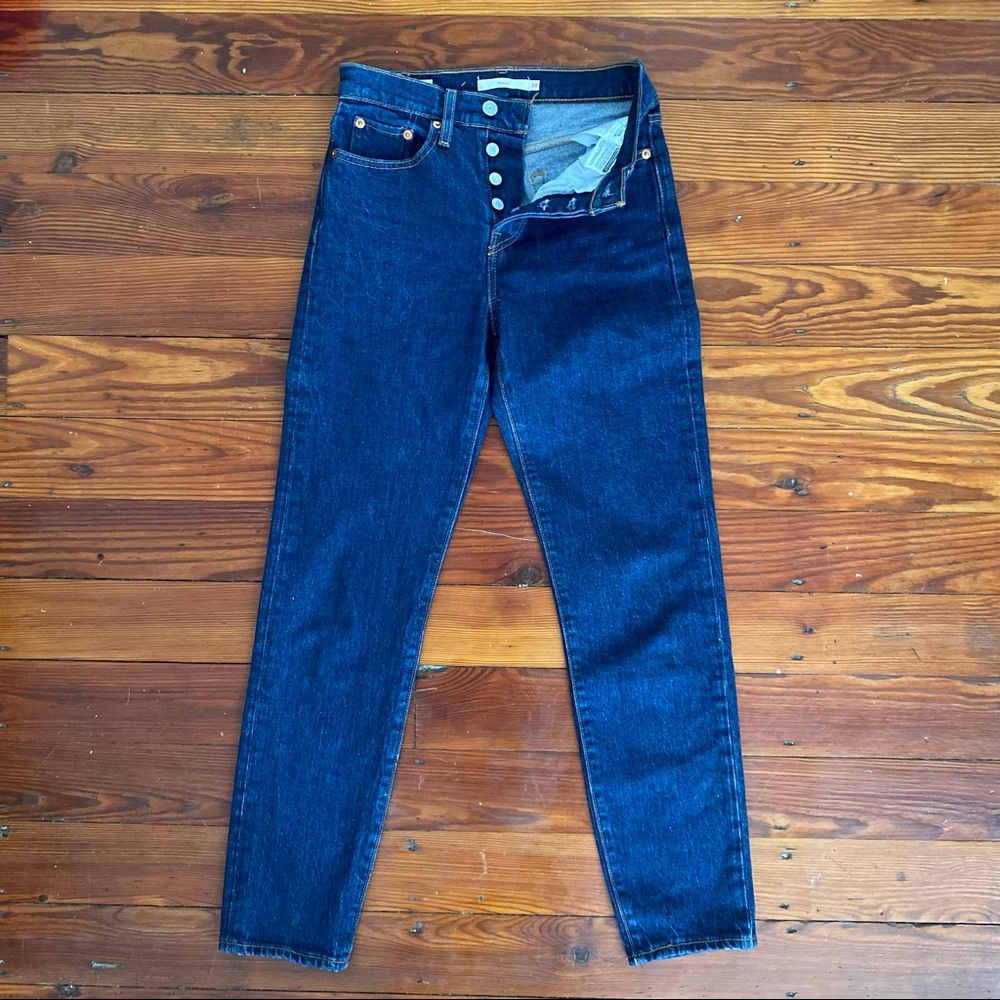 Levi’s wedgie button fly jeans 24